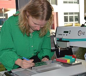 Elektrotechnikstudentin profiles teaser